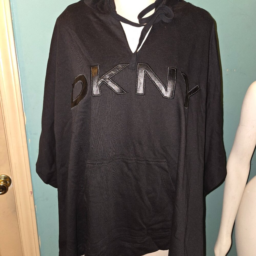 DNKY SPELLOUT UNISEX BLACK HOODED  TOP